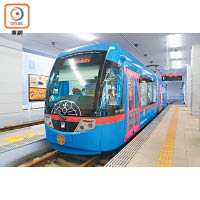 於高岡可乘搭《多啦A夢》路面電車。