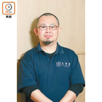 末永陽一先生來自福岡，有近20年烹調經驗，曾於日本多間西日Café任職，於2年前來香港發展，現為沙田一間日本人氣西日料理甜品部總監。