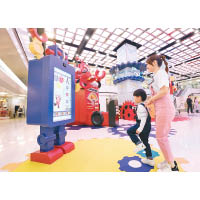 場內設有多種玩樂設施，包括「舞出真我機械人復活版體感遊戲」。