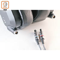 採用Litz Cable鍍銀耳機線及Lemo插頭換線設計，靈活性一流。