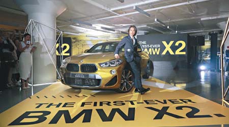 男神黃子華出席BMW X2發布會，生色不少。