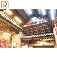 每間廟宇都有不同的構造、屋頂形態和裝飾，是一門建築的藝術。