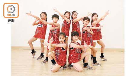 8位年齡介乎7至9歲的小朋友，透過跳舞建立積極正面的態度，台風十足。