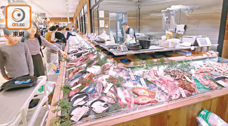 無印堺北花田店首次挑戰賣鮮魚，檔位企理衞生無腥無臭，大家可以慢慢揀。