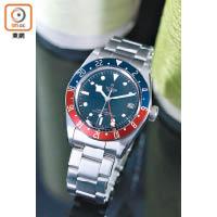 搶鏡「百事圈」：Black Bay GMT採用酒紅加藍的「百事圈」設計，成為今屆BaselWorld錶展話題作。 精鋼鏈帶款式 3,700瑞士法郎（約HK$29,984）（A）