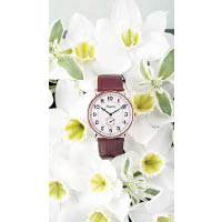 百合的花語是「偉大的愛」，復古味濃的Presencé Heritage腕錶，簡約設計配以18K玫瑰金錶殼及啡色鱷魚皮帶，適合散發古典美的女士。$27,600
