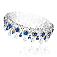 其他瑰麗之選：Chopard 18K白金鑽石手鏈，鑲嵌祖母綠切割藍寶石。 個別定價（C）