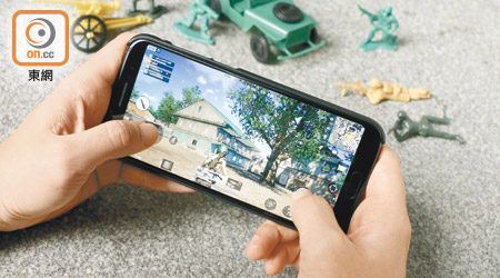 黑鯊手機內建液冷系統，玩《PUBG Mobile》唔怕Lag，增加「食雞」機會。 售價︰$4,680（6GB RAM＋64GB ROM）、$5,380（8GB RAM＋128GB ROM）