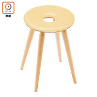 指環似的Ring Stool，線條簡潔，選用木材則帶出溫暖感。$3,980