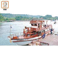 船河使用的遊艇，由上百年歷史的運錫船改造而成。