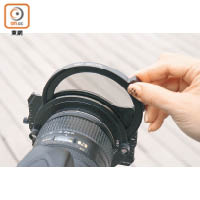 插片式設計兼容偏光和減光濾鏡，一插即用毋須慢慢扭。