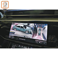 配備3D全車監察鏡頭，在狹窄環境泊車十分實用。