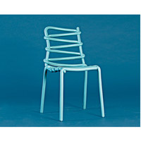 Loop<br>2015年的實驗性作品，椅子的主要部分由一條玻璃纖維棒子左右左右地扭成，看似畫素描的筆觸，是設計師圍繞椅子思想遊蕩的結果，舒適、耐用兼且可以疊放。