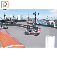 頂層甲板設有雙層小型賽車跑道Race Track，讓車手可邊飛馳邊望海。