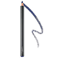 NARS Velvet Eyeliner #Darklight $250（A）<br>共有9色選擇，無論是描畫柔和細緻的煙熏眼妝，或創作大膽妝容都得心應手。