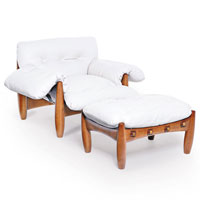 Mole Armchair<br>Sergio的經典作，以木框架配上軟皮背靠及座位，設計反映巴西人追求輕鬆的生活態度。