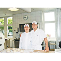 在德國深造學麵包1個月，了解到食品科學的重要，對麵種的製作和培養亦有更深入的認識。