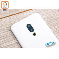 Meizu 15用上1,200萬像素廣角及2,000萬像素長焦鏡頭，下方加入6 LED閃光燈。