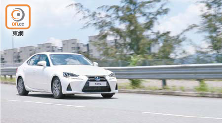 Lexus IS300h <br>售價：$429,800