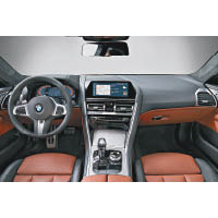 車廂布局一貫BMW特色，豪華中帶運動風格。