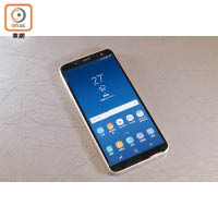 Galaxy J6用上5.6吋720p屏幕，體積為149.3×70.2×8.2mm。