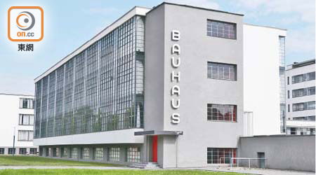 位於德紹-羅斯勞的Bauhaus Dessau被列為世遺建築，其破格的設計更成了德國現代建築的代表作之一。