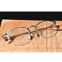 Hati鏡框以冷鍛方式製造，能提升眼鏡的結構強度。$3,680