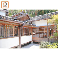 由於甚具日本庭園建築風情，故此處亦多次成為影視取景地。