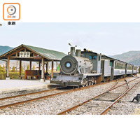 蟾津江火車村可體驗1960年代行駛的蒸汽火車。