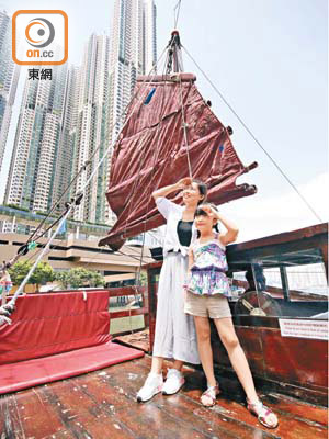 鴨靈號於近期推出新航線，帶大家遊歷香港東邊海域，遊客可於筲箕灣避風塘登船。