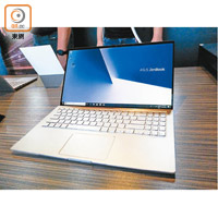 同場還展示了15.6吋ZenBook 15（UX533），右側備有實體數字鍵，故毋須加入NumberPad功能。