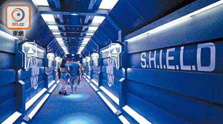 6月底才正式開幕的The Marvel Experience經過精心設計，這條S.H.I.E.L.D.走廊電影感十足。