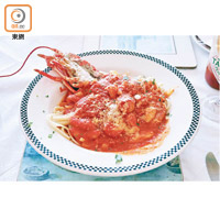 龍蝦意大利麵用鮮番茄煮製，味道清新並沒有奪去蝦肉的鮮味。