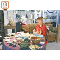 Asuurkeraamika由多位陶藝家開設，地舖是他們的陳列室，也是創作地方。