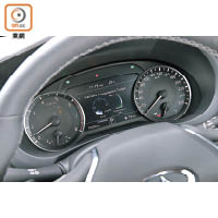 雙圓儀錶板配合中央輔助屏幕，清晰顯示各項行車資訊，包括圖像化可變壓縮比渦輪增壓。