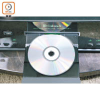 採用堅硬的鋁製碟盤來提升讀碟質素。