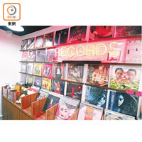 影碟以外，小店亦設有黑膠唱片專區，當中可找到市面難得一見的電影原聲大碟。