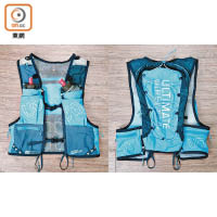 Ultimate Direction Signature Series Mountain Vest 4.0，容量有20公升，尤其適合要攜帶風褸及物品的秋天使用，不少山友玩Ultratrail或100 Miles長途山賽都會選用它。