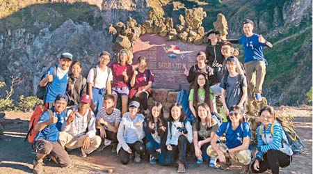 交流團的學生早前到訪峇里親近大自然，並前往著名的Mountain Batur行夜山及看日出。