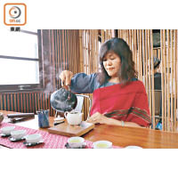 客人可在樹屋品嘗台灣各地靚茶，包括四季春、凍頂烏龍、高山金萱及東方美人等。