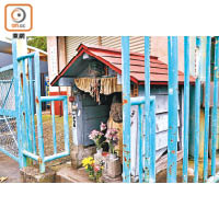 除了波除稻荷神社，築地市場周邊還有不少神像佛像在守護着。