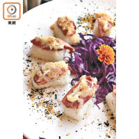 櫻花鴨胸焗烤飯，賣相像壽司，口感豐腴。