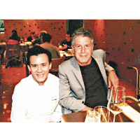 已故美國名廚Anthony Bourdain早年曾專程到訪Edward（左）主理的餐廳Aurum，可謂惺惺相惜。