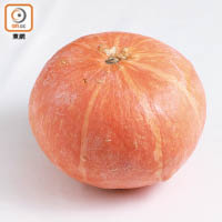 歐洲及日本都有出產的橙皮南瓜，皮薄肉厚，渾圓墜手。