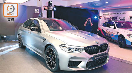 M5 Competition擁有BMW Individual專屬Frozen Dark Silver車身顏色，非常吸睛。
