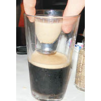 深水炸彈是近年流行的溝酒方式，以大杯啤酒混合小杯烈酒，小酒杯會連酒帶杯放入大酒杯內，甚至會點火加強視覺效果，吸引不少人挑戰。