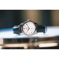 Tudor Glamour Double Date精鋼錶殼配白色錶面及皮帶腕錶 $24,800