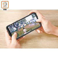 測試區<br>打機<br>《PUBG Mobile》可以全高清運行，移動、駕車都沒有殘影。