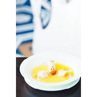巴黎軒的黃燜湯金魚餃，真的做出可愛金魚模樣。
