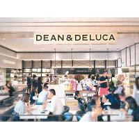 DEAN & DELUCA Cafe澳門店以暮色藍、淺薄荷色及灰色為主調，營造出簡約而摩登的氣氛。